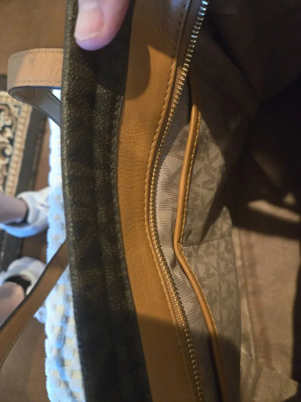Michael Kors Darien Medium Signature Logo Tote 30S6GDKT6V